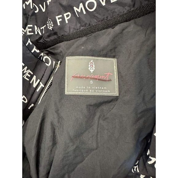 New Women’s FP Movement Logo Print Puffer Jacket Size S - Picture 5 of 5